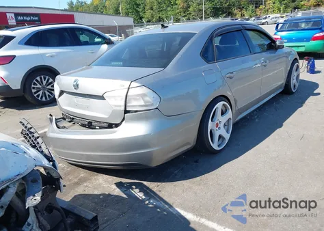 2013 Volkswagen Passat 2.5L Wolfsburg Edition z USA, uszkodzony, nr VIN 1VWAH7A35DC147981